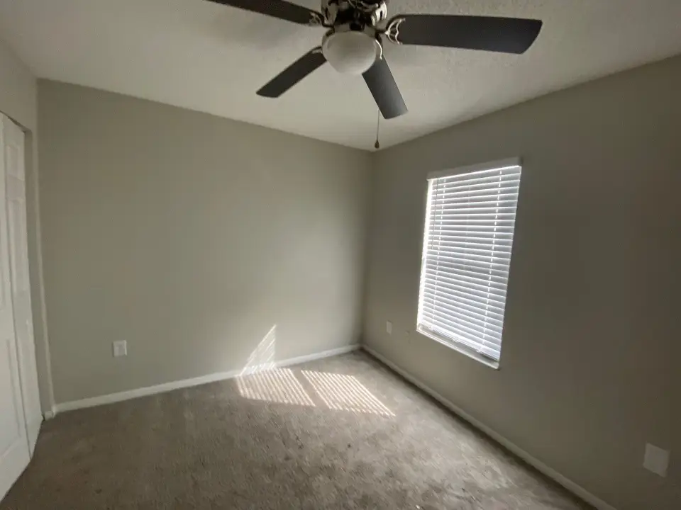 Deep cleaned carpeted apartment bedroom in Huntsville AL