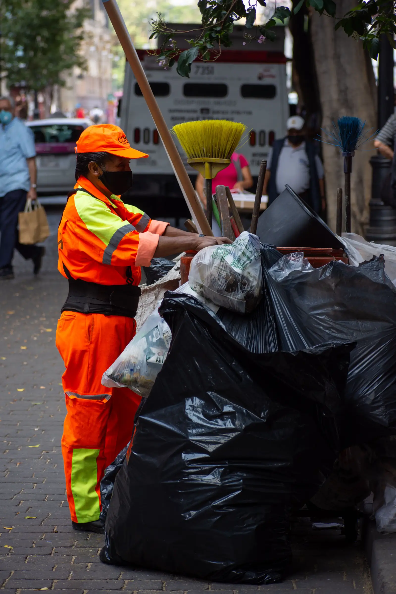Commercial garbage cleaning and debris removal in Huntsville, AL