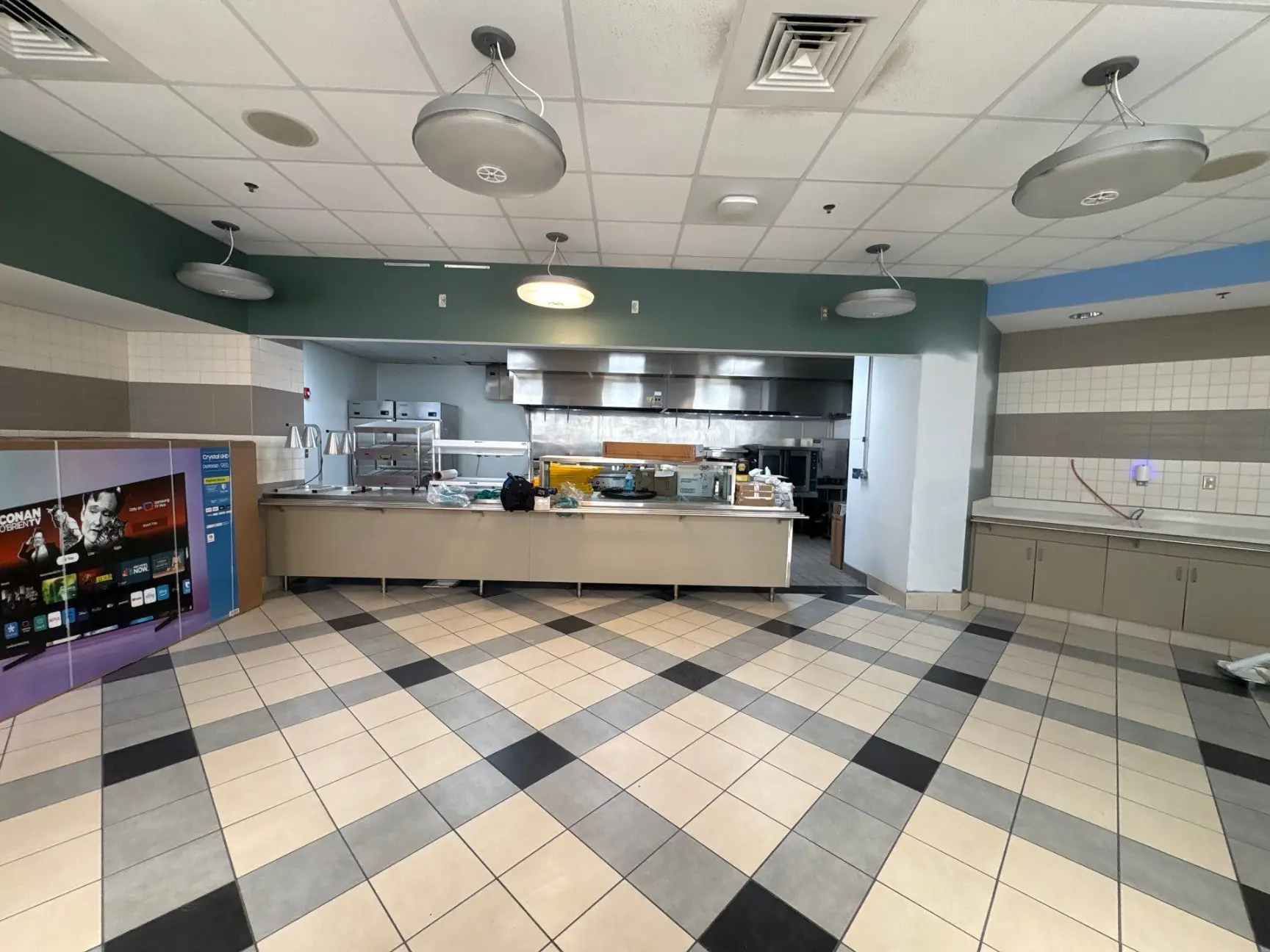 Restaurant counter and open kitchen with tile flooring in Birmingham, AL
